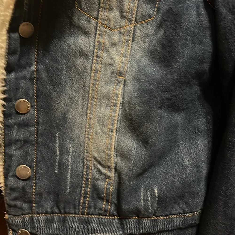 Fleece lined jean jacket. - Picture 3 of 5